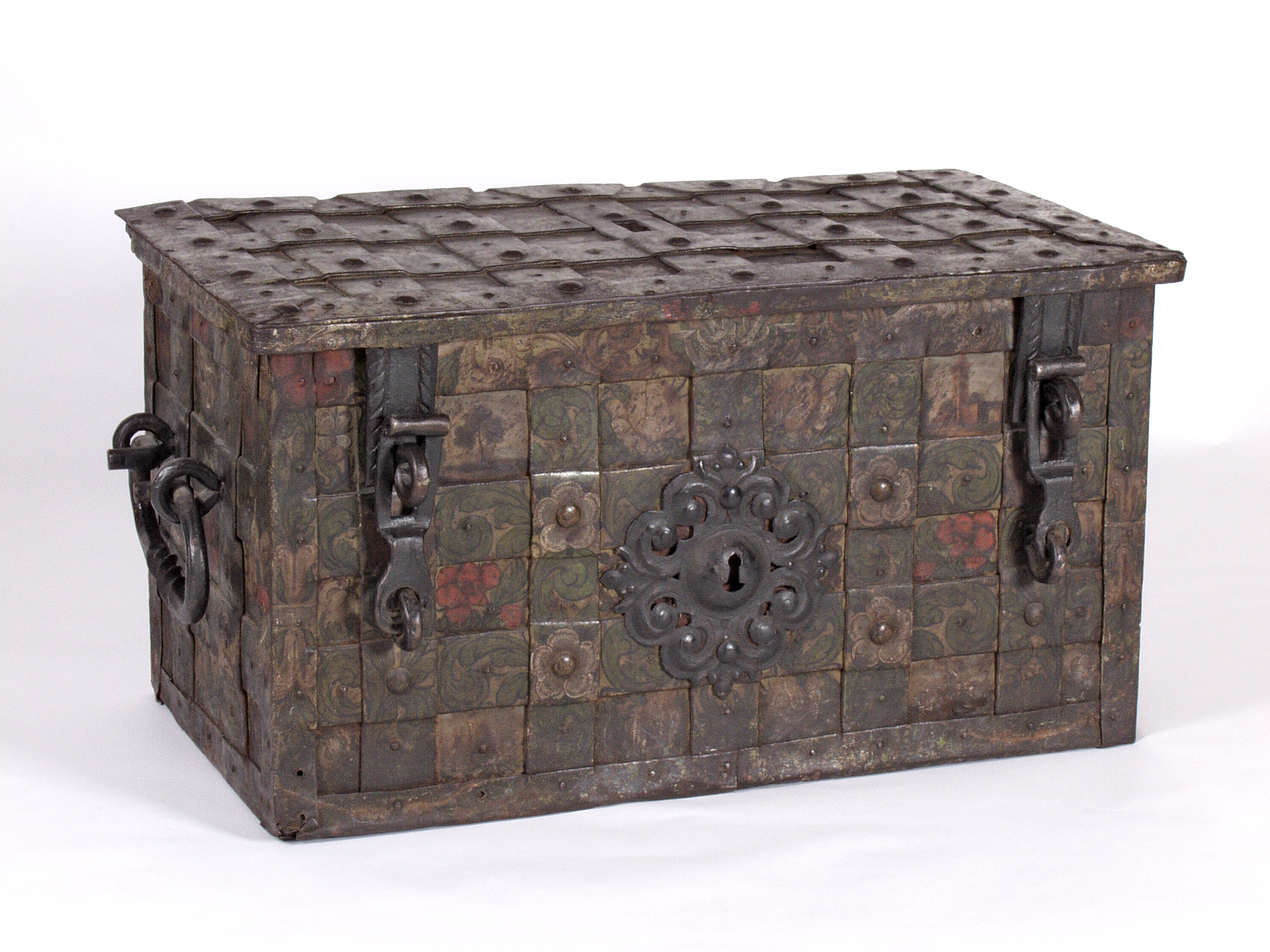 Kriegskasse des Sari Süleyman Paşa balkanisch, 2. Hälfte 17. Jh., Bayerisches Armeemuseum Ingolstadt Eine bemalte Truhe aus Eisen, die Kriegskasse des Sarı Süleyman Paşa, welche in der Ausstellung „Kaiser und Sultan“ zu sehen war.