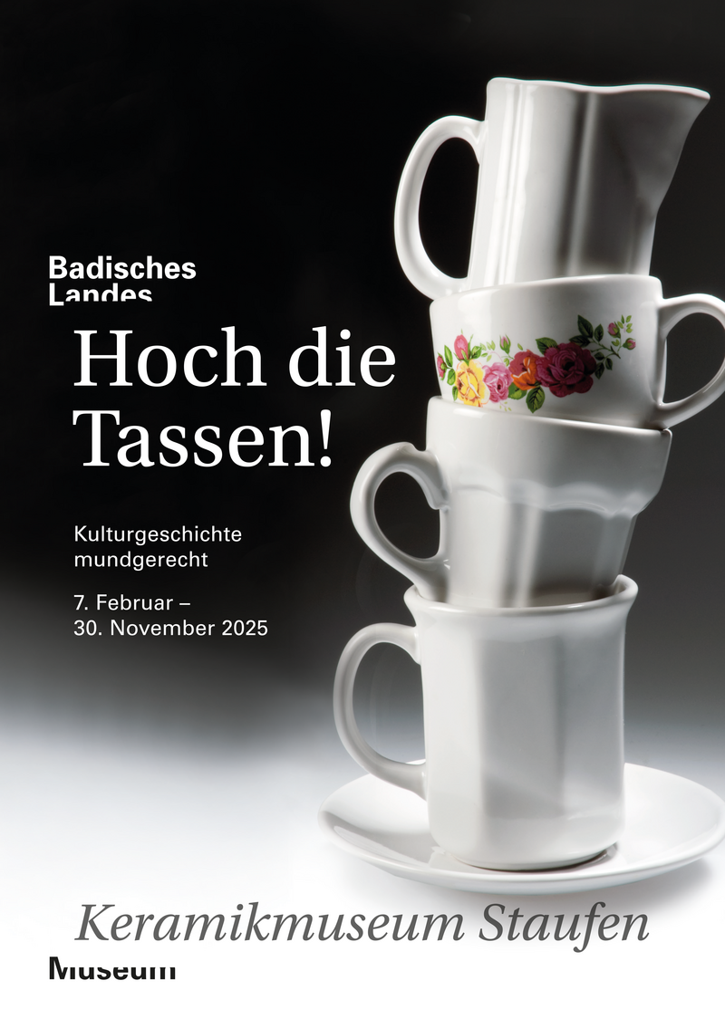 Ausstellungsplakat "Hoch die Tassen" im Keramikmuseum Staufen